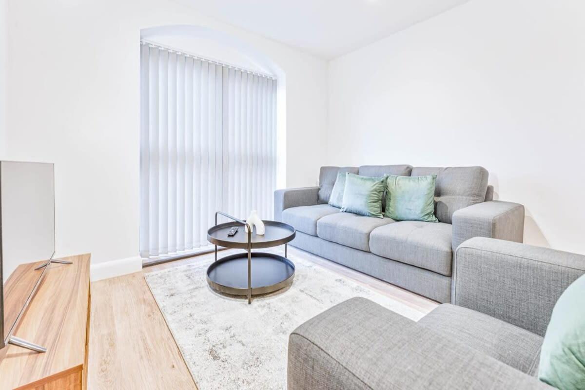 Smart 2 Bed Apartment In Burton-On-Trent Exterior photo